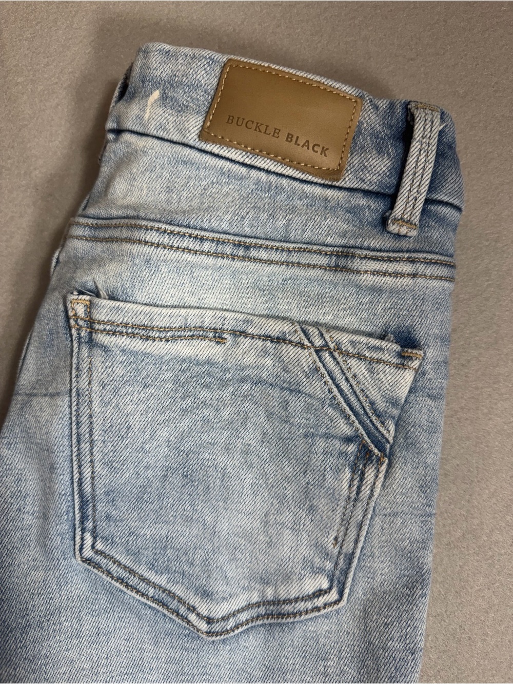 Buckle Black Light Wash Denim Jeans Bootcut - 25x30